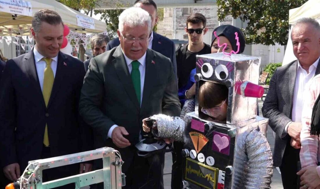AK Parti milletvekilleri, Türkiye Yüzyılı Buluşmaları kapsamında Bakırköy'de halkla bir