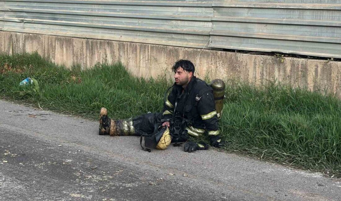 Başiskele'deki bir lojistik deposunda, 04.47'de başlayan yangın, itfaiye ekiplerinin üç