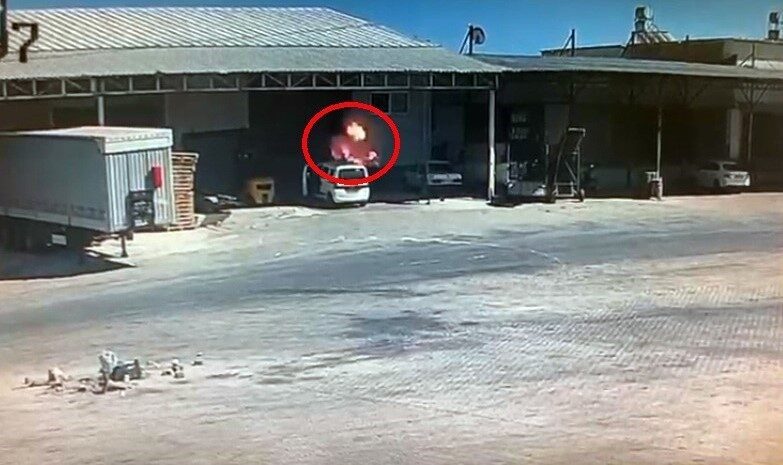 Antalya'nın Demre ilçesindeki toptancı halindeki patlamada bir kişi yaşamını yitirirken,