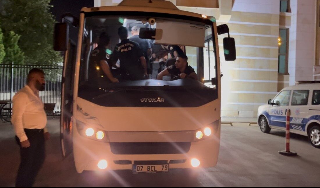 Antalya Cumhuriyet Başsavcılığı'nın yürüttüğü rüşvet soruşturmasında, gözaltına alınan 21 kişiden