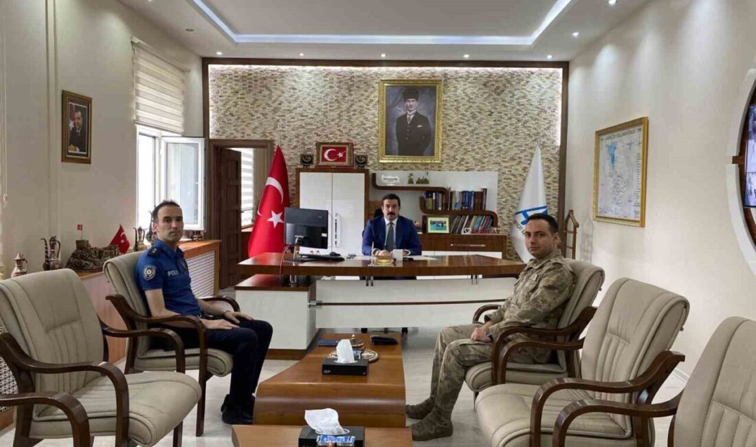 Arpaçay'da düzenlenen güvenlik toplantısına Kaymakam Muhammed Burak Akköz, İlçe Emniyet