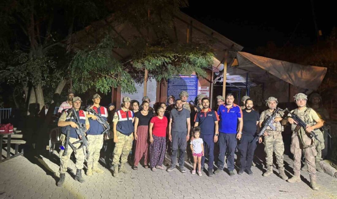 Tunceli'nin Nazimiye ilçesindeki Düzgün Baba Ziyaret Bölgesi'nde ayılardan dolayı mahsur