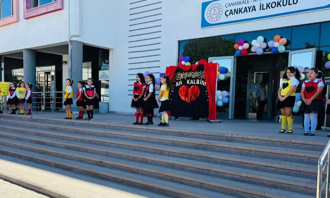 Çanakkale'nin Ayvacık ilçesinde, 2025-2026 eğitim öğretim yılı "İlköğretim Haftası" etkinlikleri