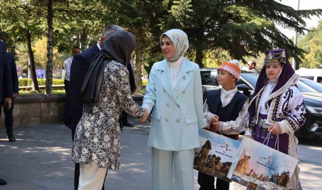 Aile ve Sosyal Hizmetler Bakanı Mahinur Özdemir Göktaş, Nevşehir'de kadına