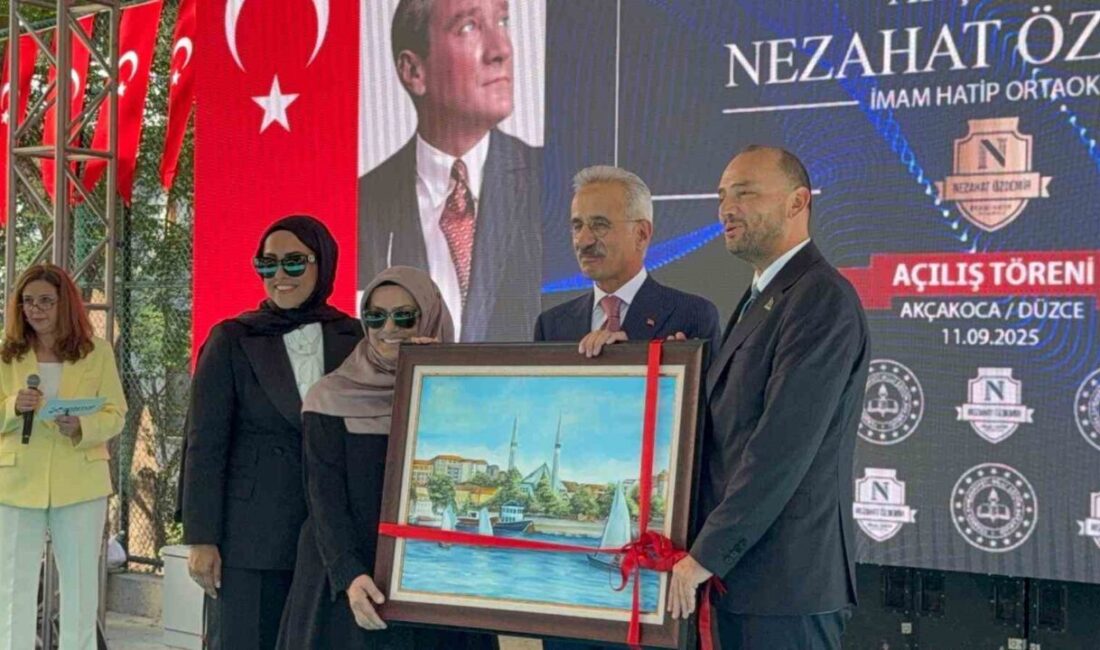Ulaştırma ve Altyapı Bakanı Abdulkadir Uraloğlu, Düzce'deki Nezahat Özdemir İmam