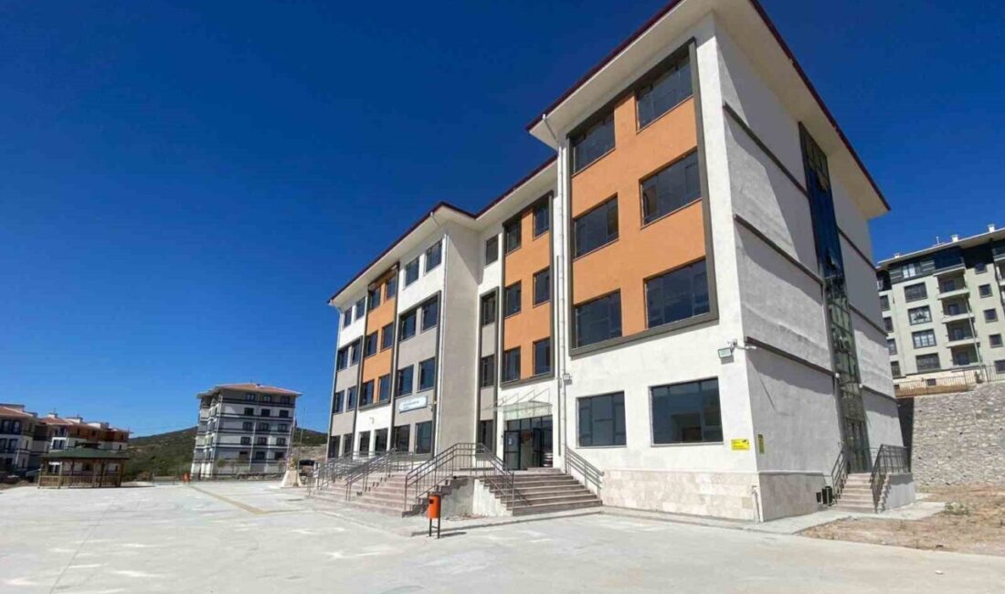 Balıkesir'in Altıeylül ilçesinde Nergiz İlkokulu, Şehit Süleyman Özoğlu Ortaokulu ve