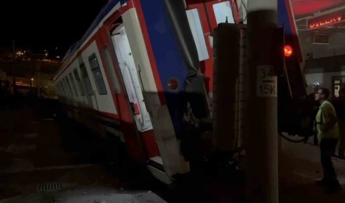 Balıkesir'in Bandırma ilçesinde 17 Eylül Ekspresi, telsiz bağlantısının kopmasının ardından