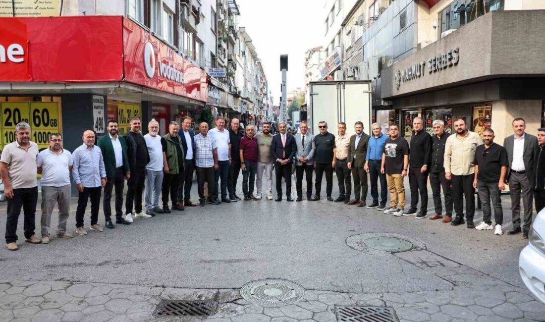 Sakarya Büyükşehir Belediye Başkanı Yusuf Alemdar, Yuvam Sokak esnafıyla bir
