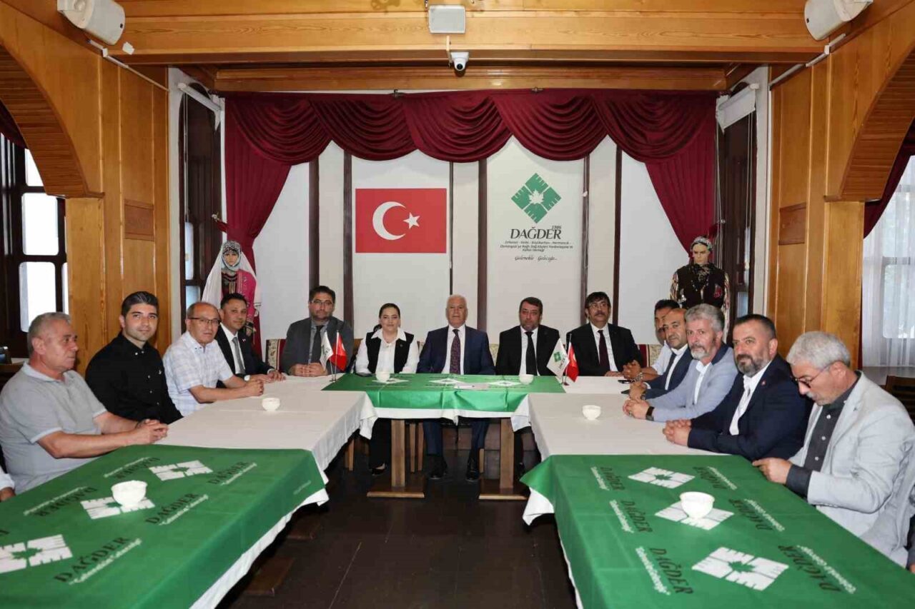 Bursa Büyükşehir Belediye Başkanı Mustafa Bozbey, gençlerin mutlu bir yaşam