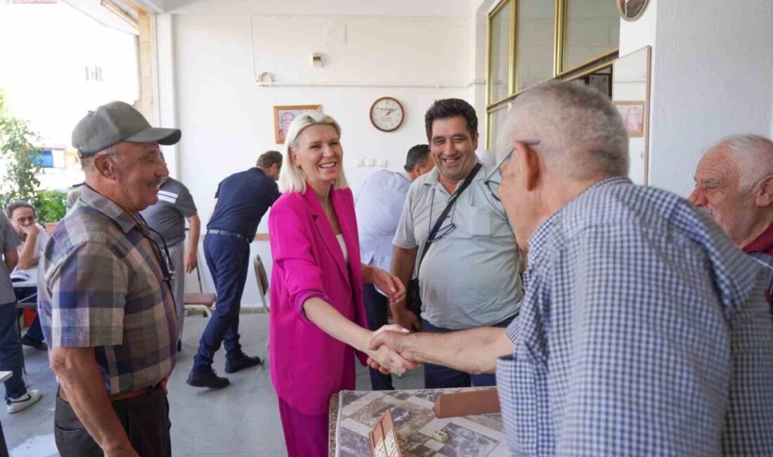 Bilecik Belediye Başkanı Melek Mızrak Subaşı, Ertuğrulgazi Mahallesi'nde esnaflar ve