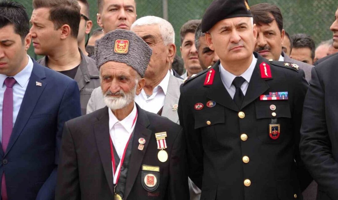 Bitlis'te 19 Eylül Gaziler Günü, Atatürk Mahallesi Etnoğrafya Müzesi önünden