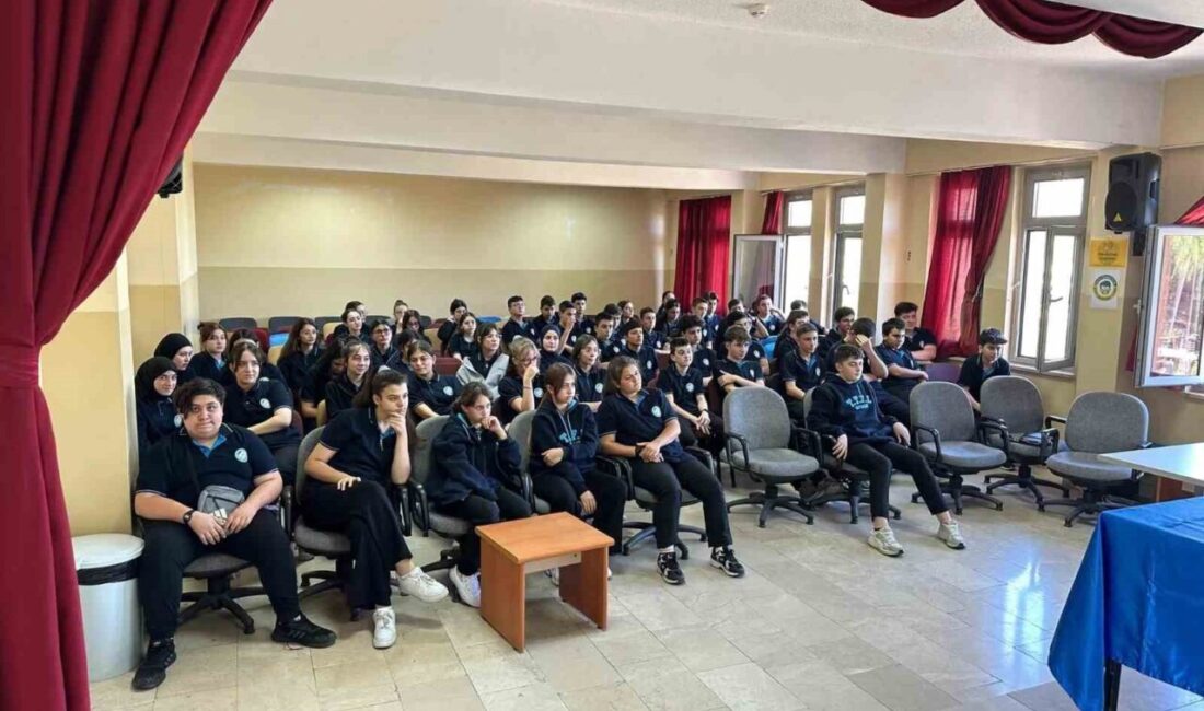 Sinop'un Boyabat ilçesinde, Fen Lisesi öğrencilerine ilk yardım eğitimi verildi.