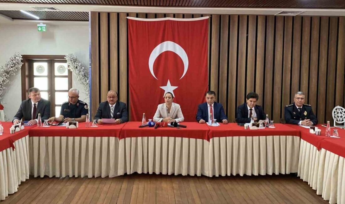 Burdur’da 2025-2026 Eğitim Öğretim yılı için yapılan toplantıda Vali Tülay