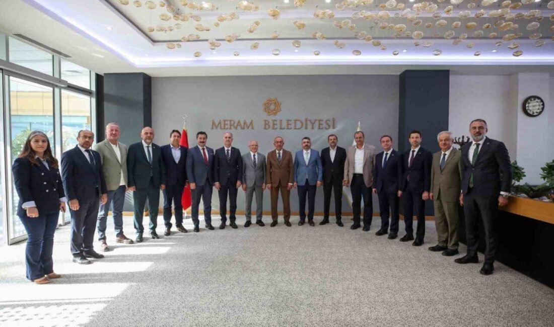 AK Parti Bursa İl Başkanı Davut Gürkan ve ilçe belediye