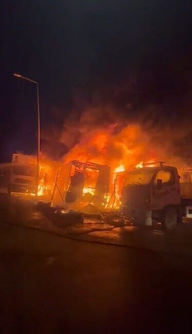 Bursa'nın Osmangazi ilçesindeki Küçükbalıklı Mahallesi'nde park halindeki bir kamyonda çıkan