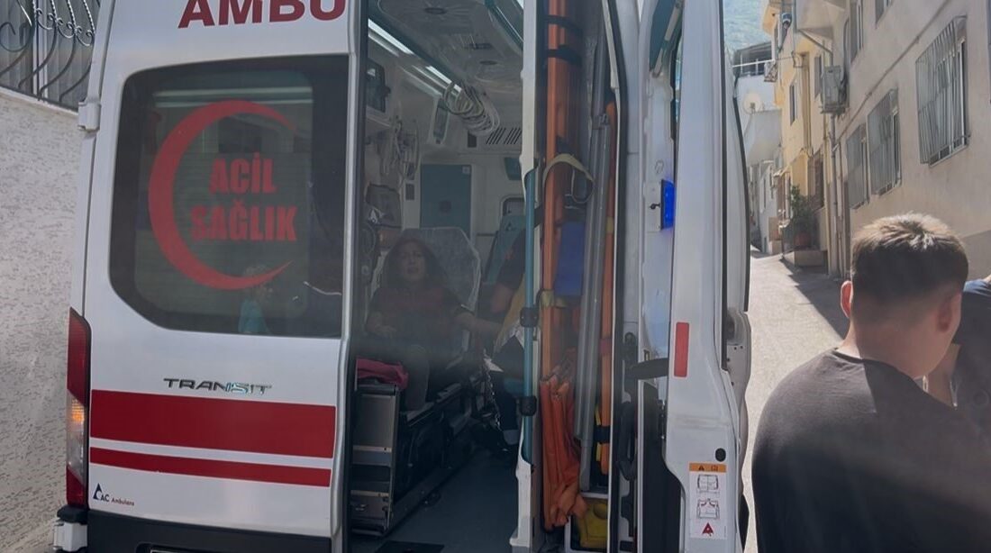 Bursa'nın Yıldırım ilçesinde motosiklet ve bisikletin çarpışması sonucu 3 çocuk