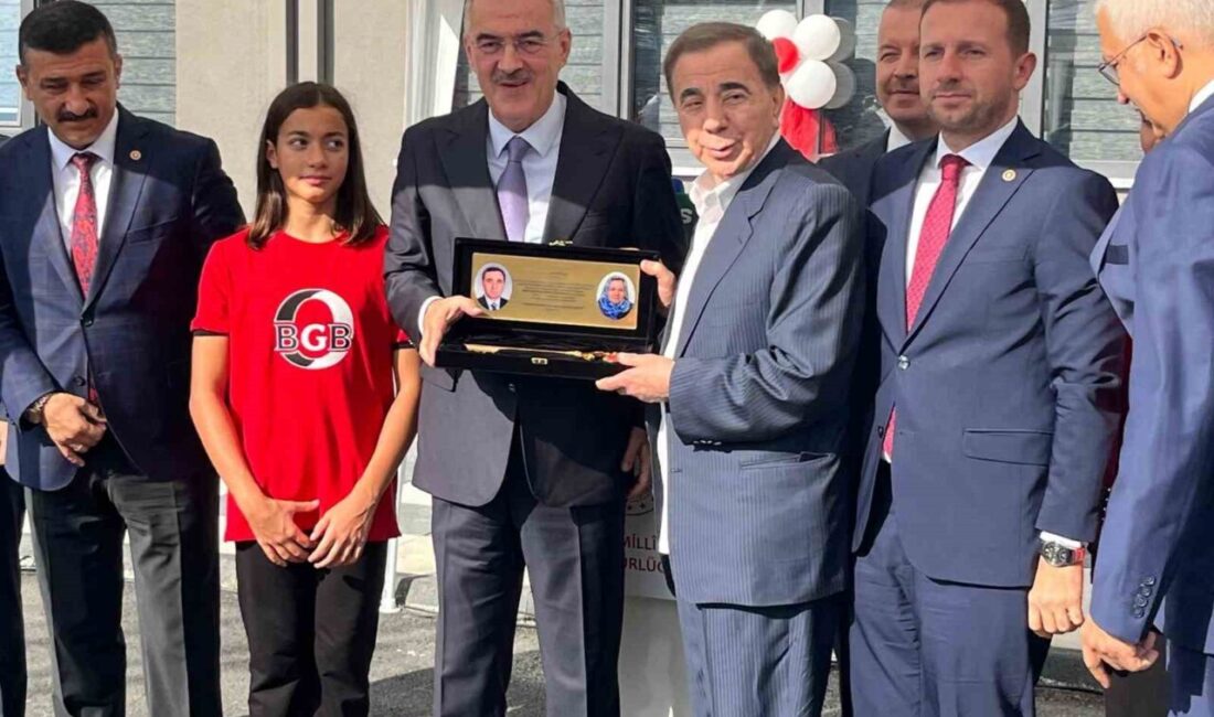 Bursa’da Yeni Eğitim Yılı ‘Yeşil Vatanı Korumak’ Temasıyla Başladı Bursa'da 2025-2026 eğitim-öğretim yılı, Vali Erol Ayyıldız'ın "Orman Yangınlarına Karşı
