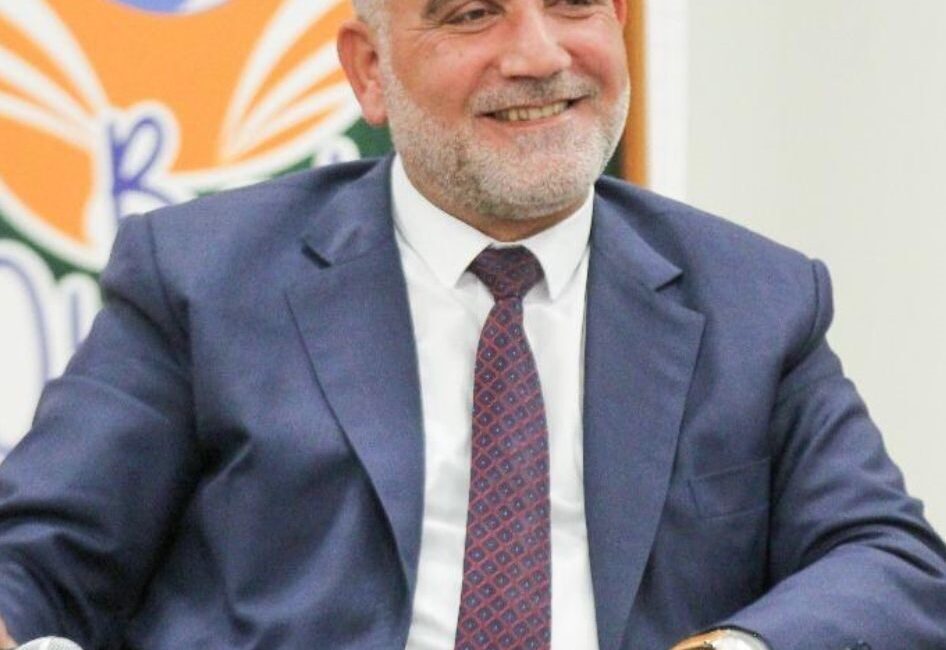 Canik Belediye Başkanı İbrahim Sandıkçı, ilçede üniversiteyi kazanan tüm öğrencilere
