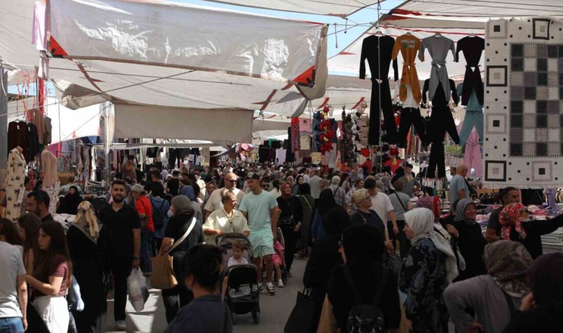 Erenler Belediye Başkanı Şenol Dinç, Çarşamba Kumaş Pazarı'nın yeni adresinin