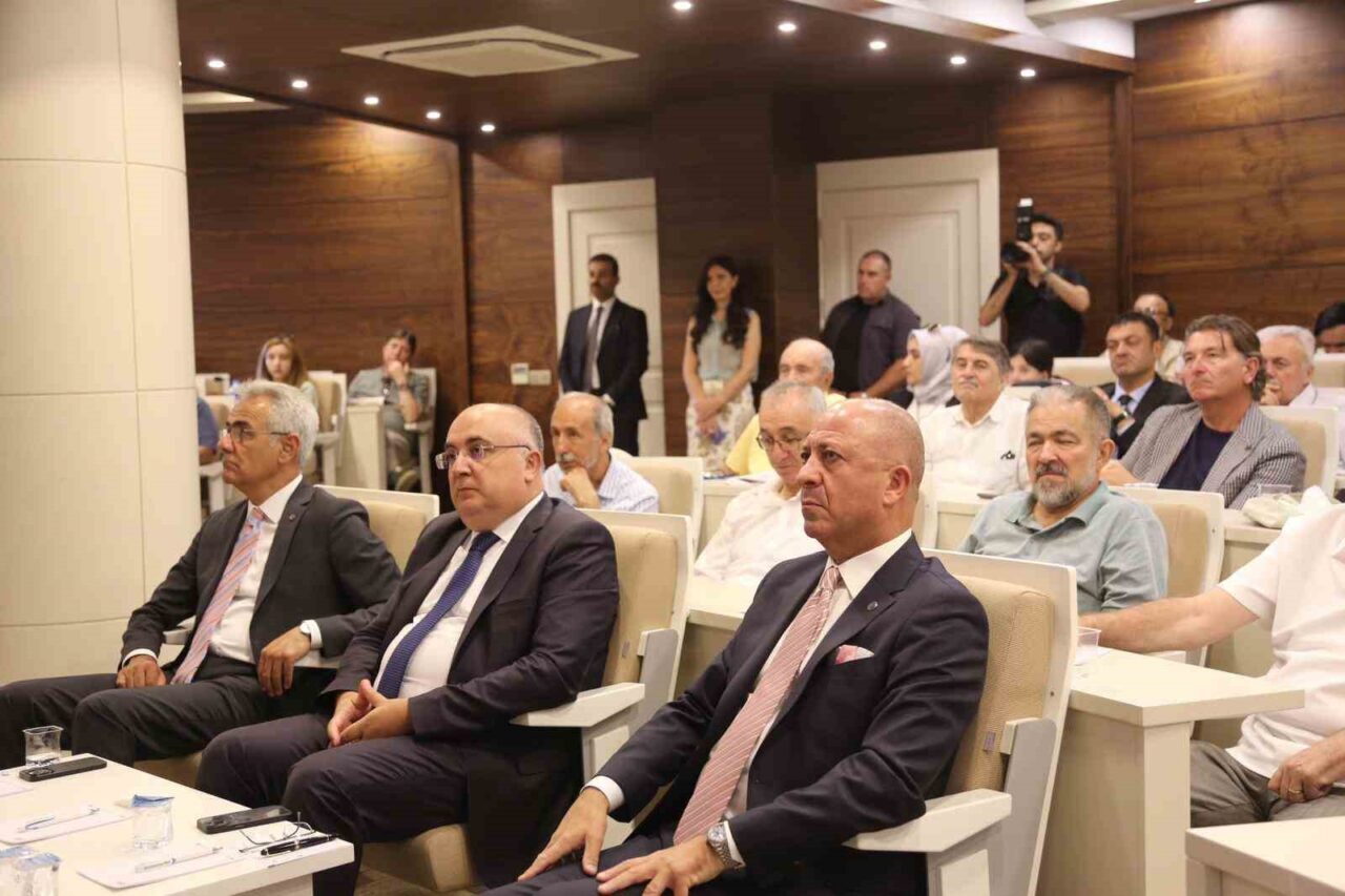 Sivas Ticaret ve Sanayi Odası’nın düzenlediği "Cumhuriyeti Kuran Şehirler Buluşması"na,