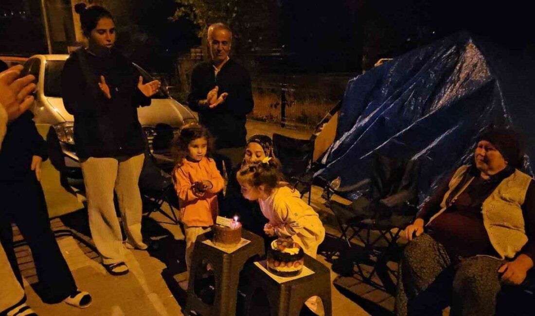 Balıkesir'in Sındırgı ilçesinde artçı sarsıntılar devam ederken, depremzedeler çadırlarda doğum