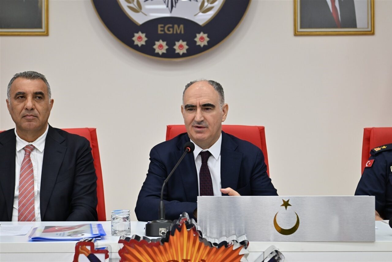 Manisa'da düzenlenen toplantıda, 2025-2026 eğitim yılında öğrenci güvenliğini sağlamak için