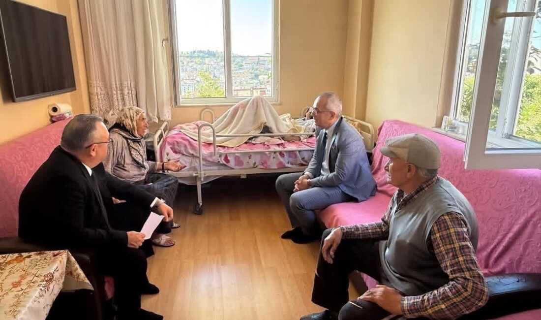 Akçakoca Kaymakamı Deniz Pişkin, 97 yaşındaki hasta annesi ve 75