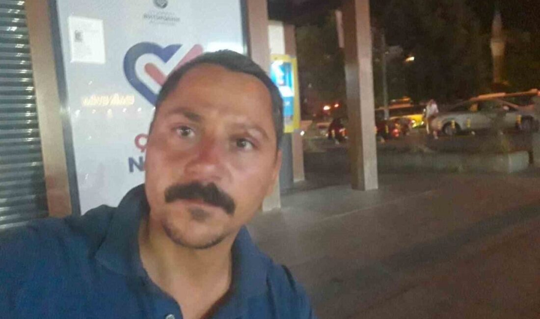 Eyüpsultan Düğmeciler Mahallesi'nde 35 yaşındaki Ramazan Erbilenler, tente ile kendini