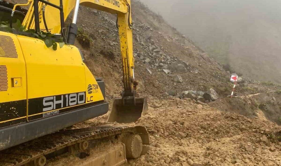 Rize'nin Çamlıhemşin ilçesinde aşırı yağış sonrası meydana gelen sel, yayla