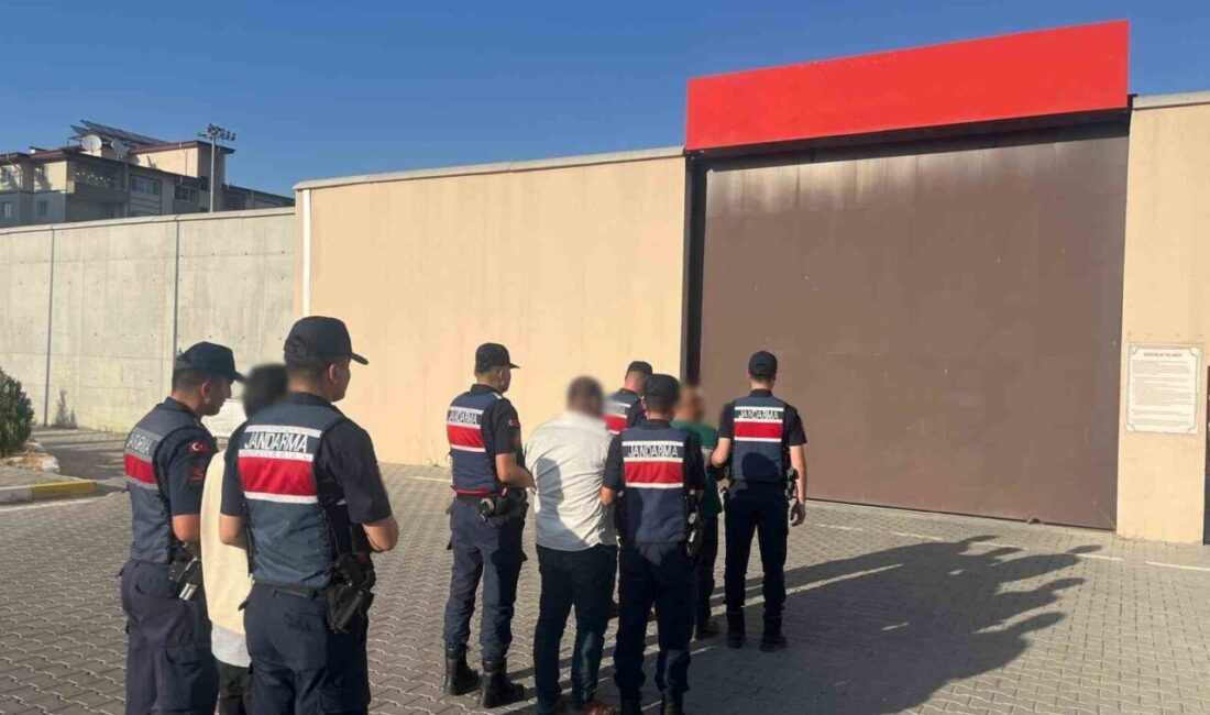 Gaziantep'te yapılan operasyonda jandarma, silah ve uyuşturucu ticaretiyle bağlantılı 3