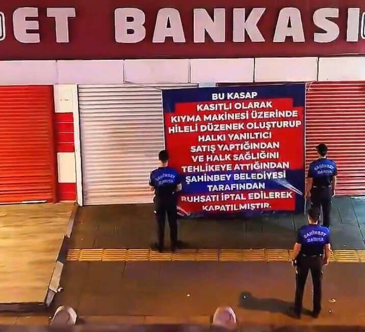 Gaziantep'in Şahinbey ilçesinde zabıta ekipleri, bozuk etleri satışa sunan bir