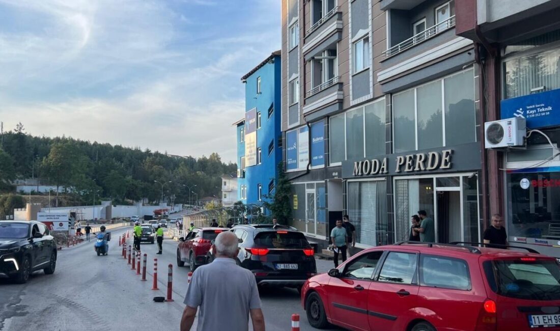 Bilecik’teki Hamsu Köprüsü'nde toprak kayması nedeniyle çökme riski meydana geldi.