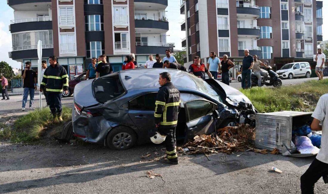 Hatay'ın Payas ilçesinde Toyota marka bir otomobil ile minibüsün çarpışması