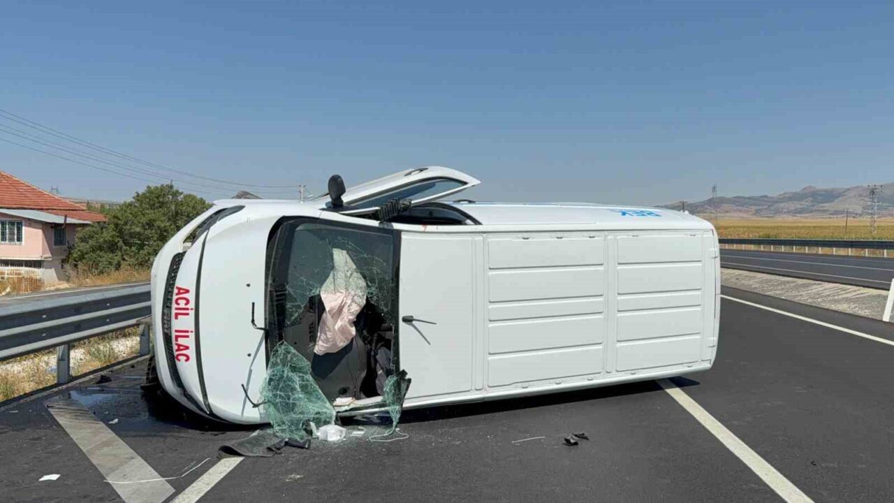 Afyonkarahisar'ın Bolvadin ilçesi Dişli beldesinde, kontrolü kaybeden bir ilaç yüklü