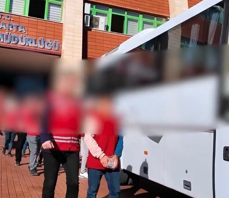 Isparta İl Emniyet Müdürlüğü, ağustos ayında düzenlediği operasyonlarda 243 aranan