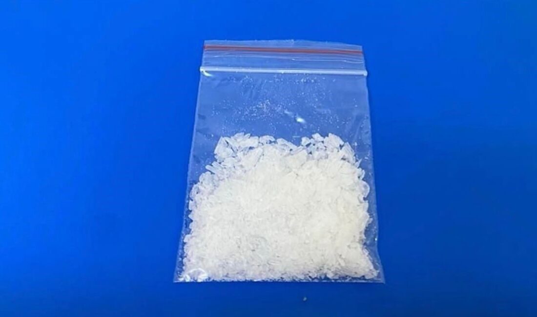 Isparta'da motosikletli polis timleri, gerçekleştirdikleri denetimde 5,32 gram metamfetamin ele