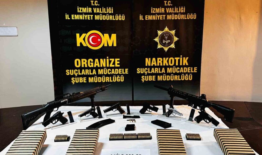 İzmir’de düzenlenen operasyonda, 4 kilo 300 gram kokain ve çok