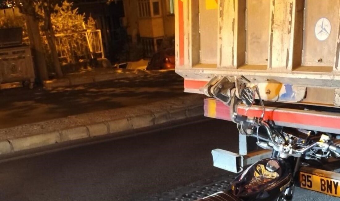 İzmir'in Bornova ilçesinde gece saatlerinde park halindeki kamyona çarpan motosiklet