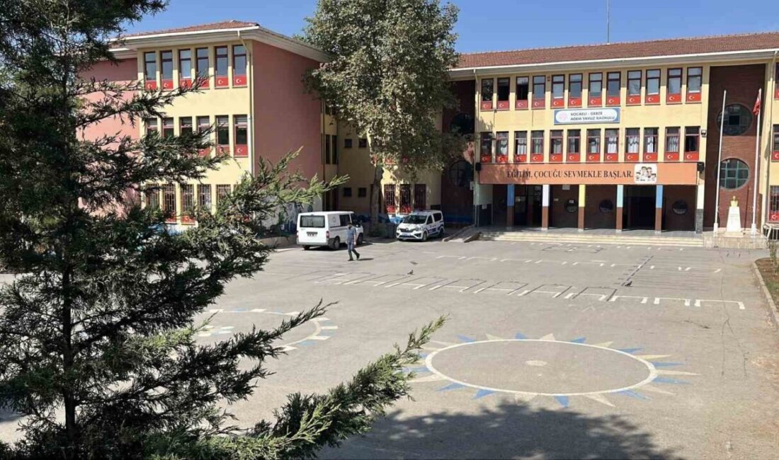 Kocaeli'nin Gebze ilçesinde bir ilkokulda, okul kantininden alınan ekler pastadan