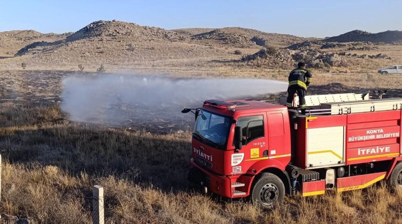 Konya'nın Karapınar ilçesinde çocukların ateşle oynaması sonucunda boş bir arsada