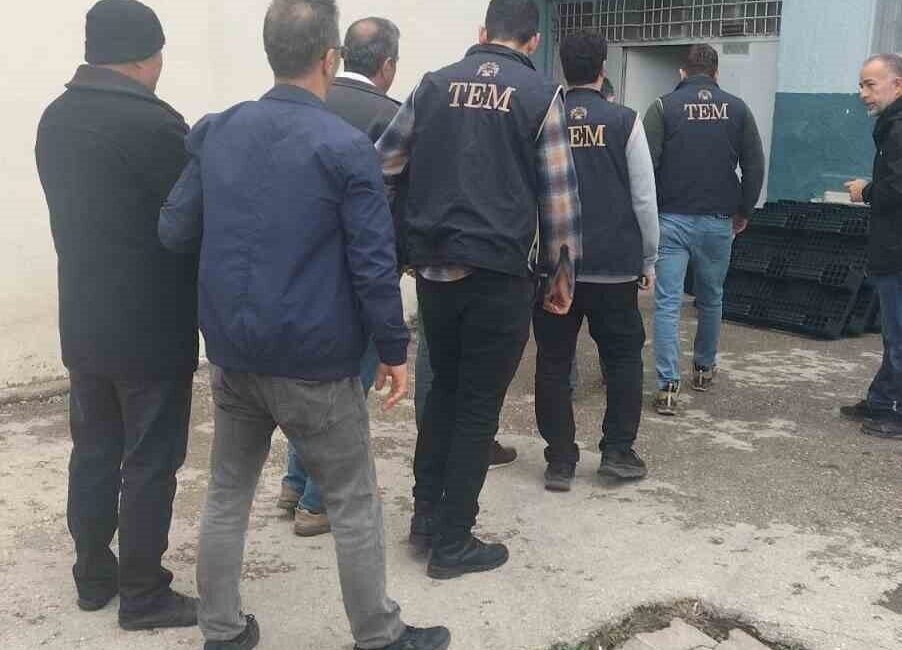 Kastamonu'da FETÖ firarisi 8 hükümlü, emniyetin düzenlediği operasyonda yakalandı. Kastamonu