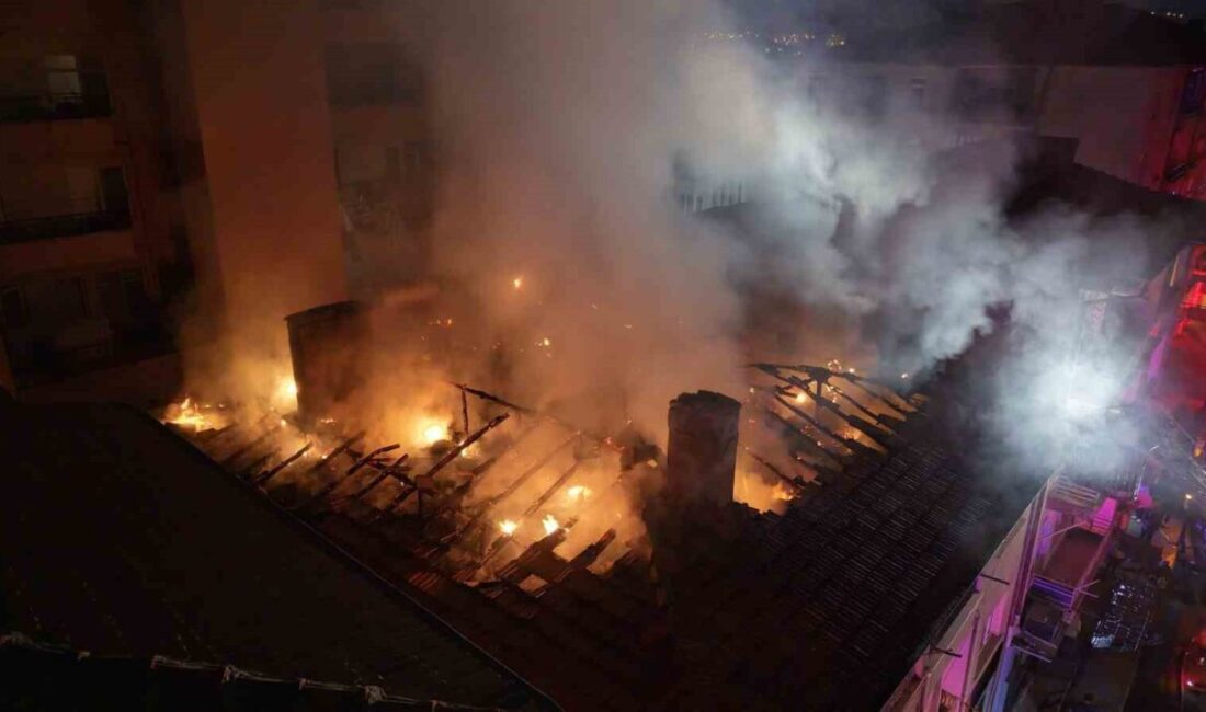 Kırıkkale'de Hüseyin Kahya Mahallesi'nde 3 katlı bir apartmanın çatısında çıkan