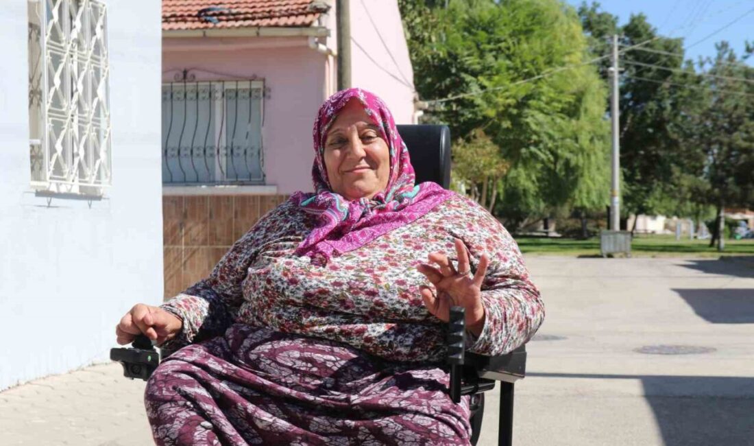 Eskişehir'de 47 yıldır yürüyemeyen Zeynep İçen'in kırılan akülü sandalyenin yerine,
