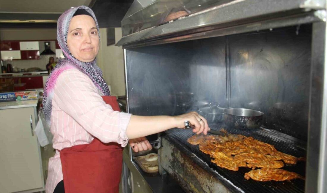 Aydın Koçarlı'da, 47 yaşındaki Tülay Çavaş, eşine evde yardımcı olarak