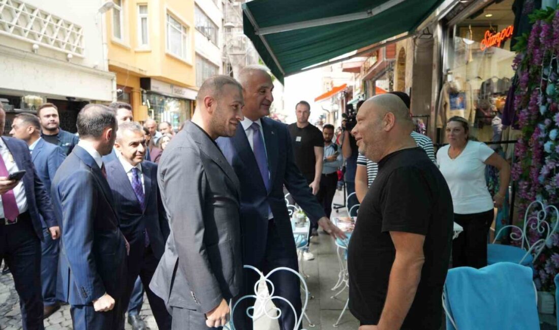 Kültür ve Turizm Bakanı Mehmet Nuri Ersoy, İstanbul Beyoğlu'nda esnaf