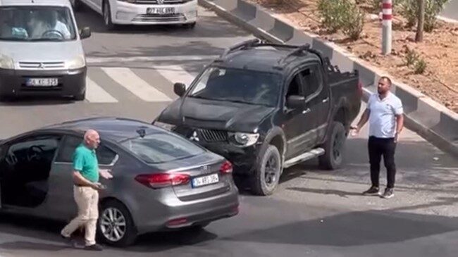 Siirt’in Kurtalan ilçesinde gerçekleşen trafik kazasında iki araç çarpıştı fakat