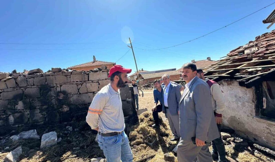 Kütahya İl Genel Meclisi Başkanı Muammer Özcura, meclis üyeleri ve