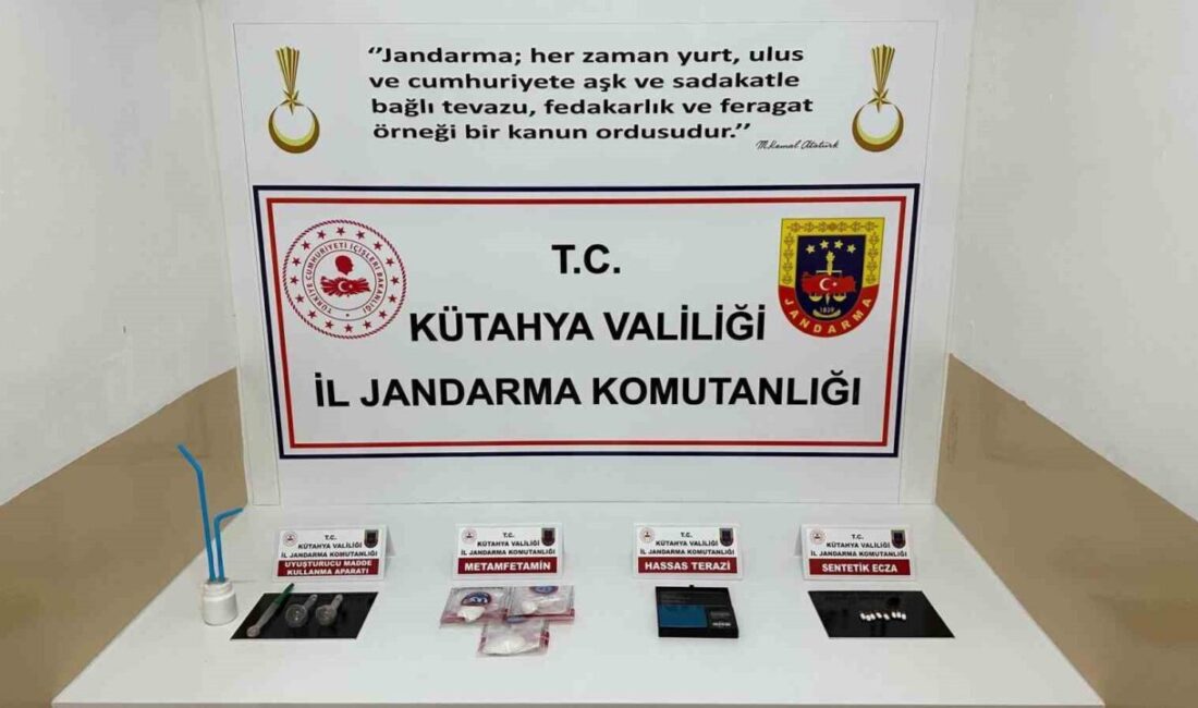 Kütahya'da jandarma, düzenlediği uyuşturucu operasyonunda 20 gram metamfetamin ve 8