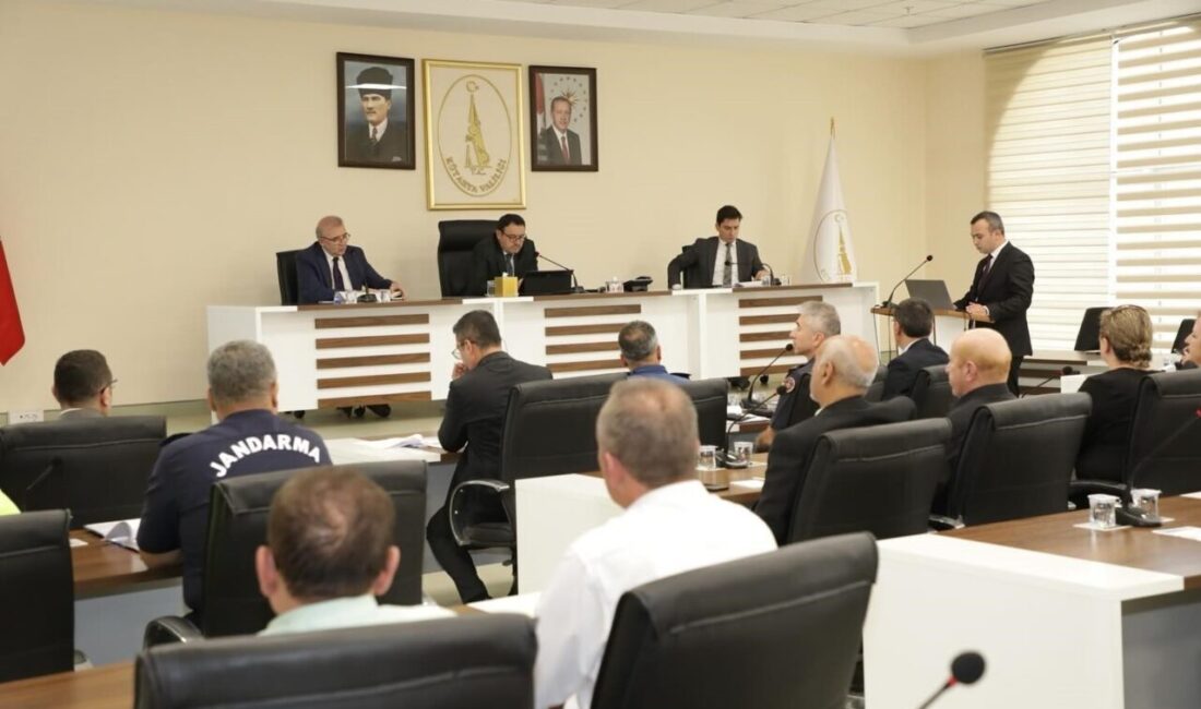 Kütahya'da düzenlenen '2025-2026 Eğitim Öğretim Yılı Okul Güvenliği Toplantısı', Vali