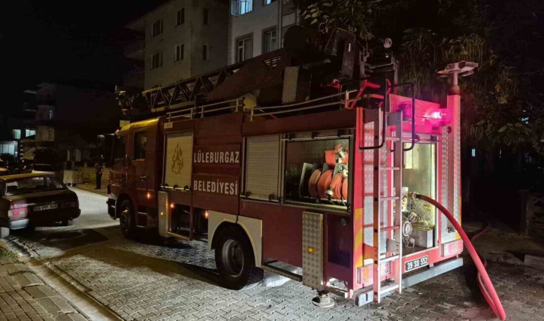 Kırklareli'nin Lüleburgaz ilçesinde, Hürriyet Mahallesi'nde bir evde çıkan yangın itfaiye